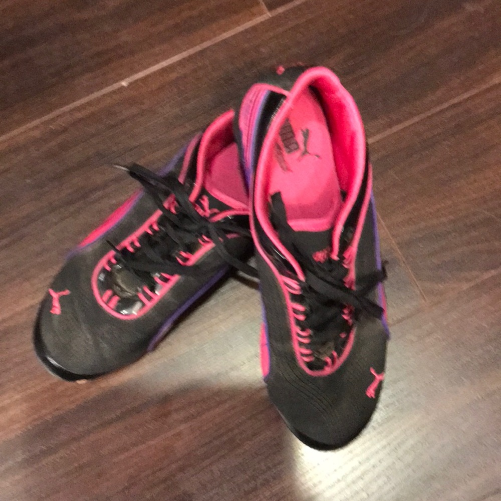 Puma tennis shoes